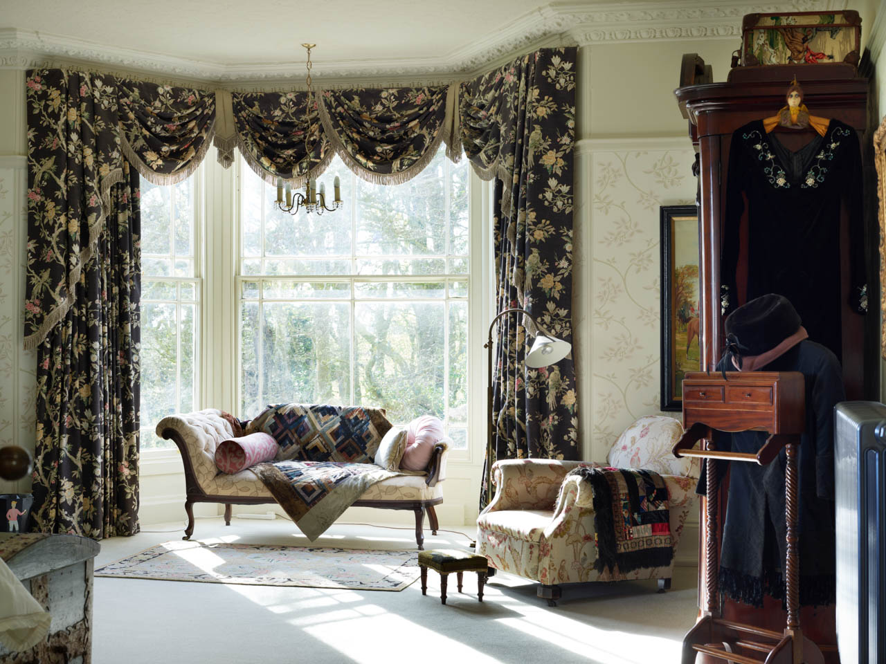 The Black & White Room